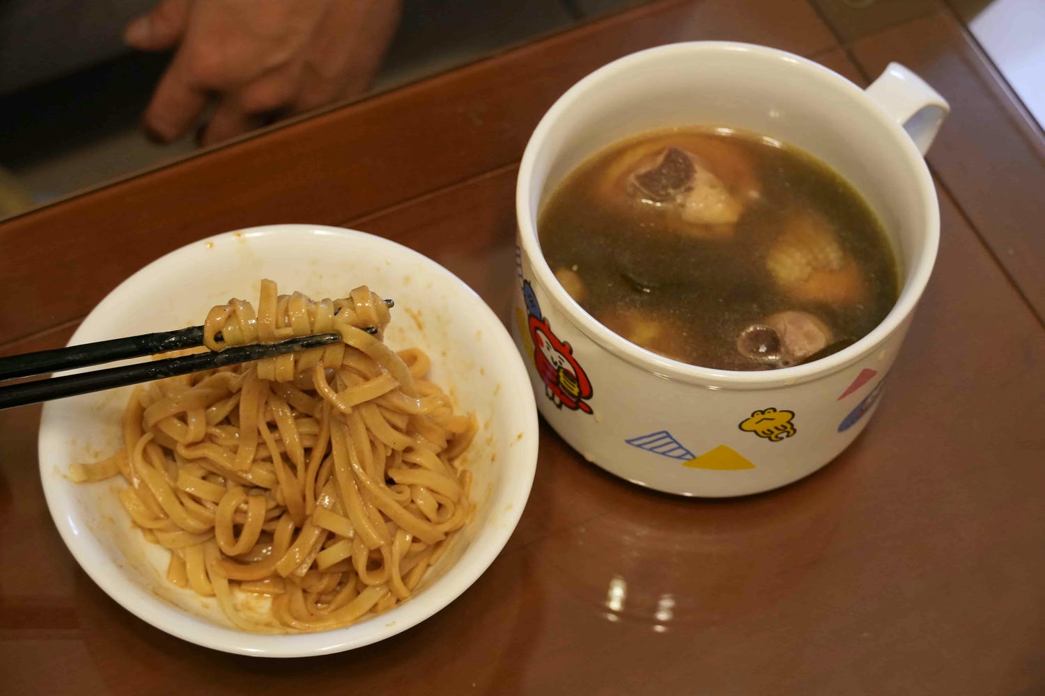好市多購物推薦!連續6年獲得米其林必比登推薦【雙月食品社-阿甘剝皮辣椒雞湯】在家就可以輕鬆享受頂級美食,同場加映雙月愛恨椒芝麵 - 第6張圖
