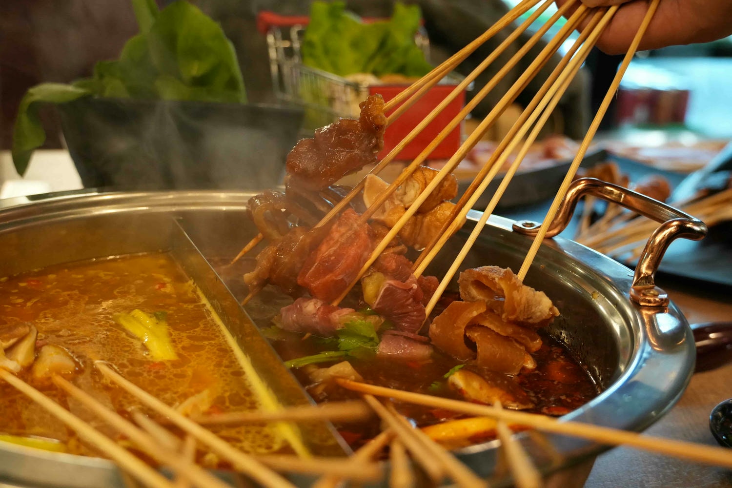 台北正宗苗族麻辣鍋【苗妞串串香麻辣鍋-市民店】市民大道火鍋推薦!必點超特別藤椒蔬菜金湯 - 第16張圖