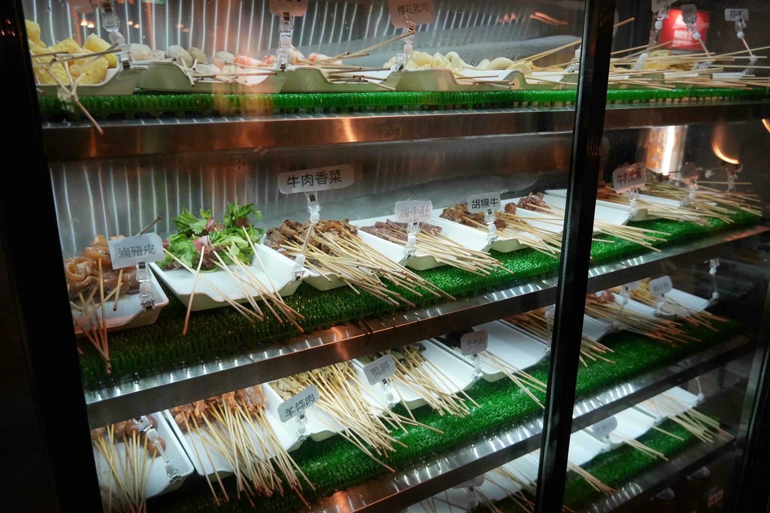 台北正宗苗族麻辣鍋【苗妞串串香麻辣鍋-市民店】市民大道火鍋推薦!必點超特別藤椒蔬菜金湯 - 第8張圖