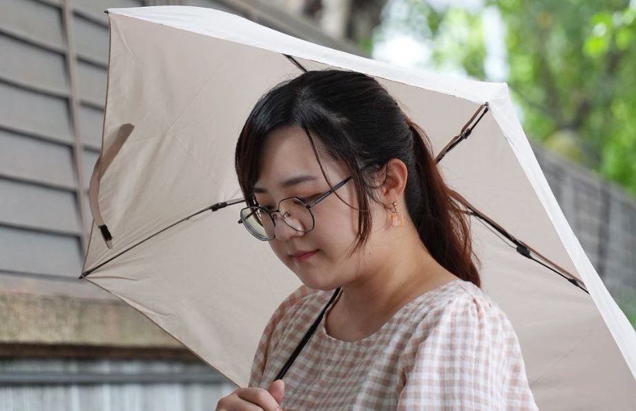 極致輕盈隨身傘推薦【CHECK2CHECK – 超微米輕量抗UV極鋒傘】豔陽、大雨的隨身守護者！