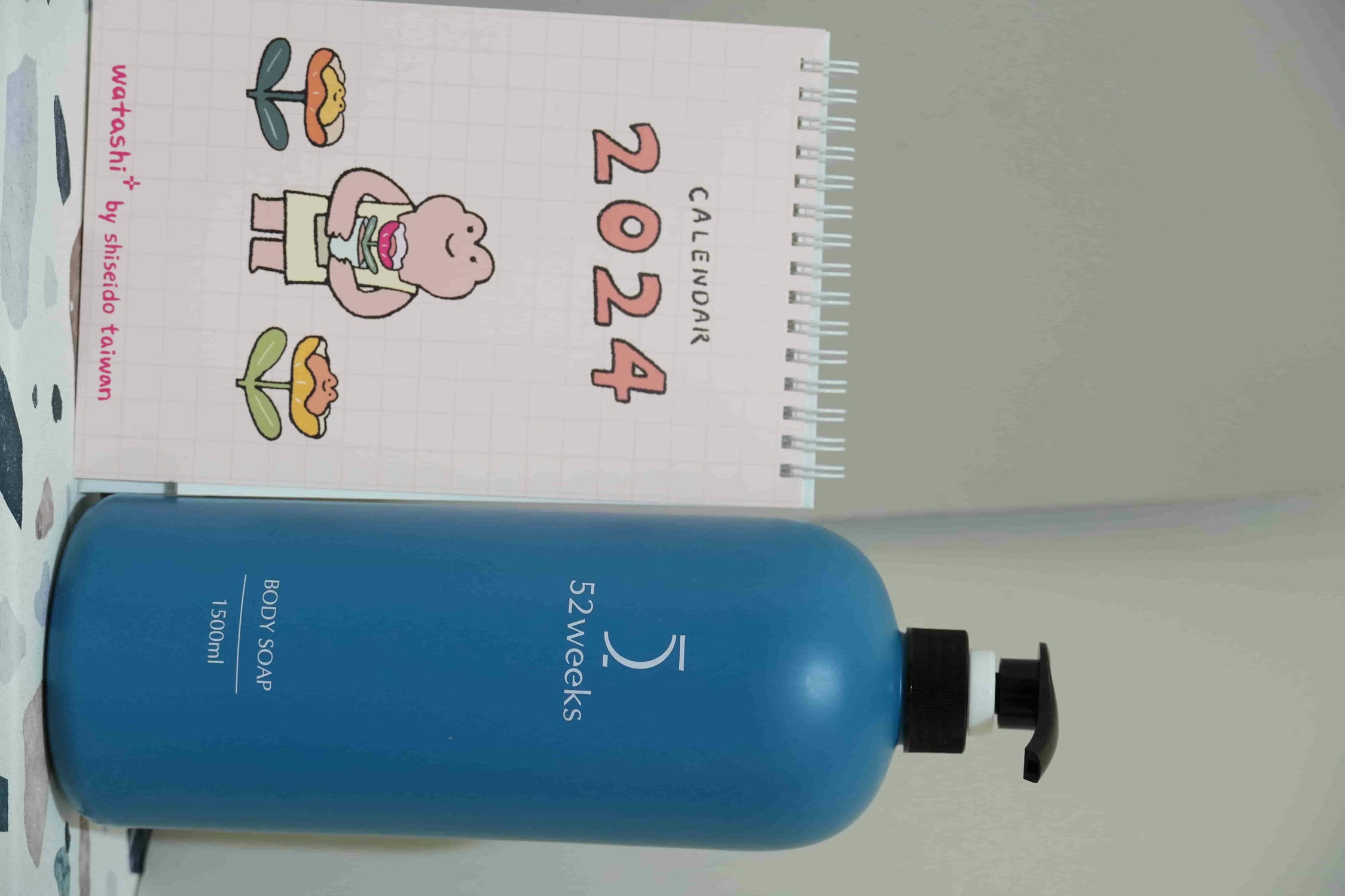 質感沐浴推薦【52weeks 香氛水光沐浴精】溫和清潔,泡沫綿密,讓洗澡也很療癒 - 第1張圖
