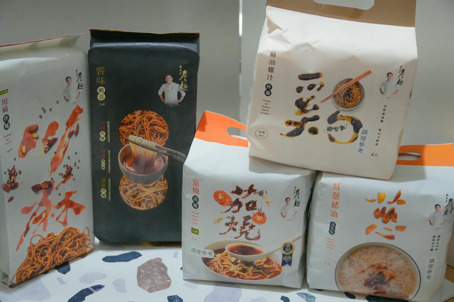 開箱超紅【姆士流】詹麵熱銷饗宴組!在家就能輕鬆享受名廚料理 - 第1張圖