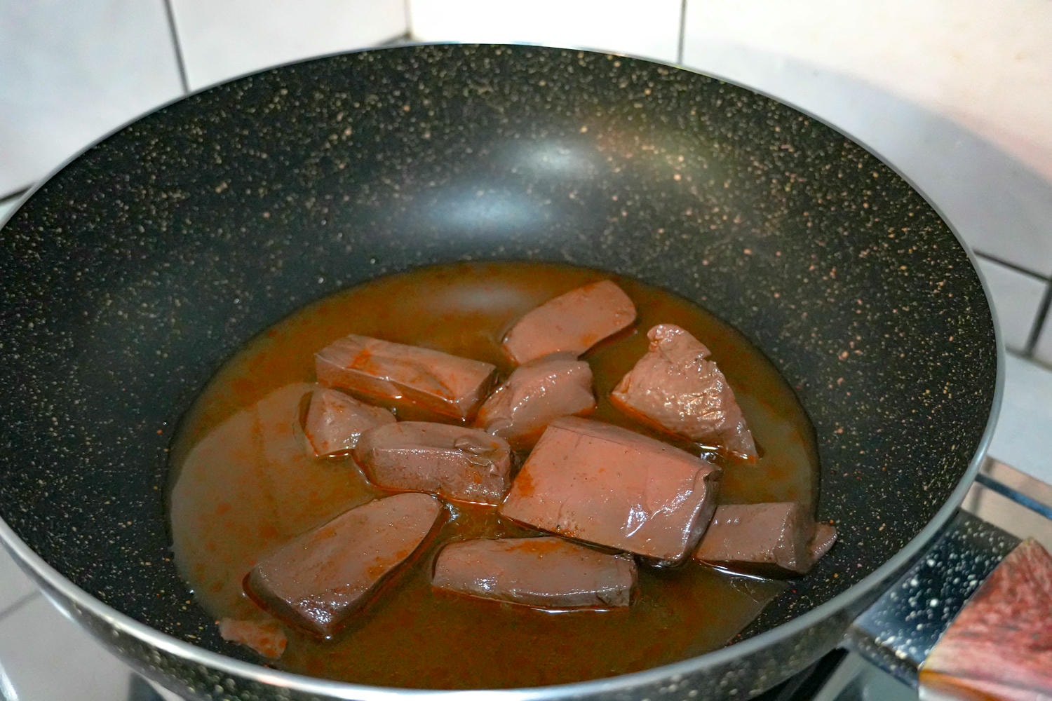 開箱【安哲食】麻辣鴨血、麻辣臭豆腐,簡單加熱3-5分鐘,在家就能輕鬆滿足挑剔味蕾! - 第7張圖