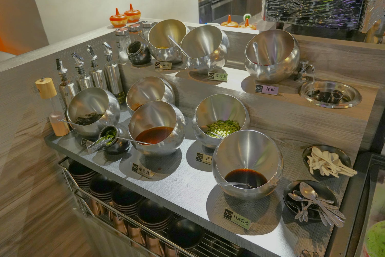 新北火鍋推薦【xo shabu shabu 蘆洲店】時尚裝潢還能喝杯調酒! - 第2張圖