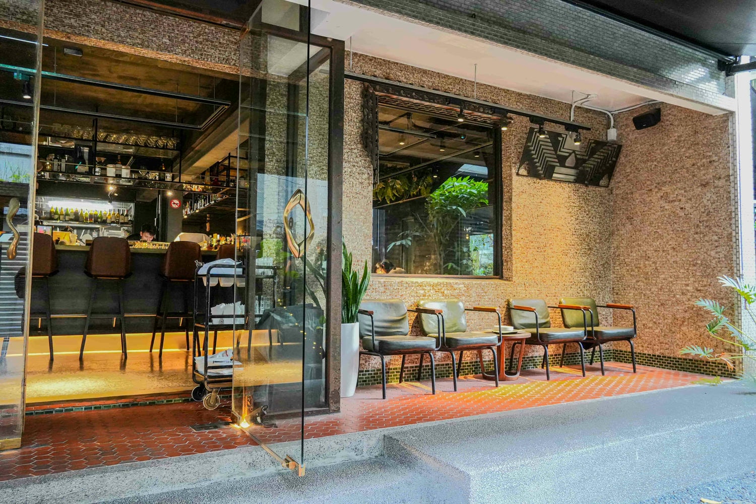 隱藏在巷弄中的超質感餐酒館【Olí 摩登歐陸小酒館】道地西班牙風味,大坪林站必吃美食! - 第20張圖