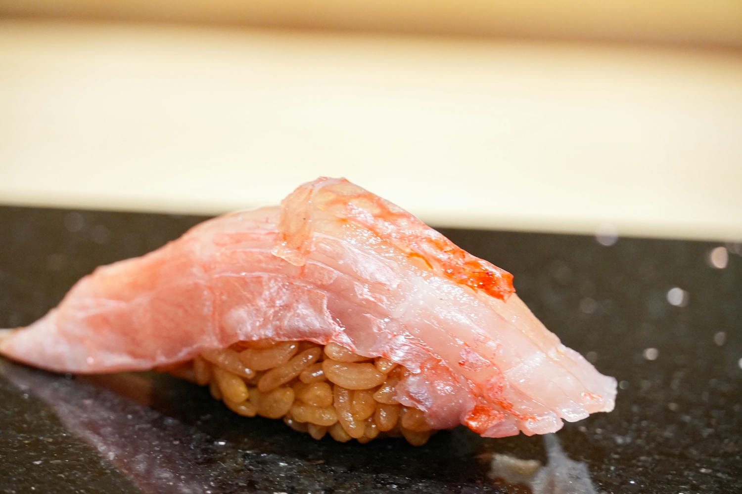 頂級無菜單料理進駐台北【鮨真×台北微風】板前料理的最高殿堂!品嚐Omakase日料太幸福 - 第11張圖