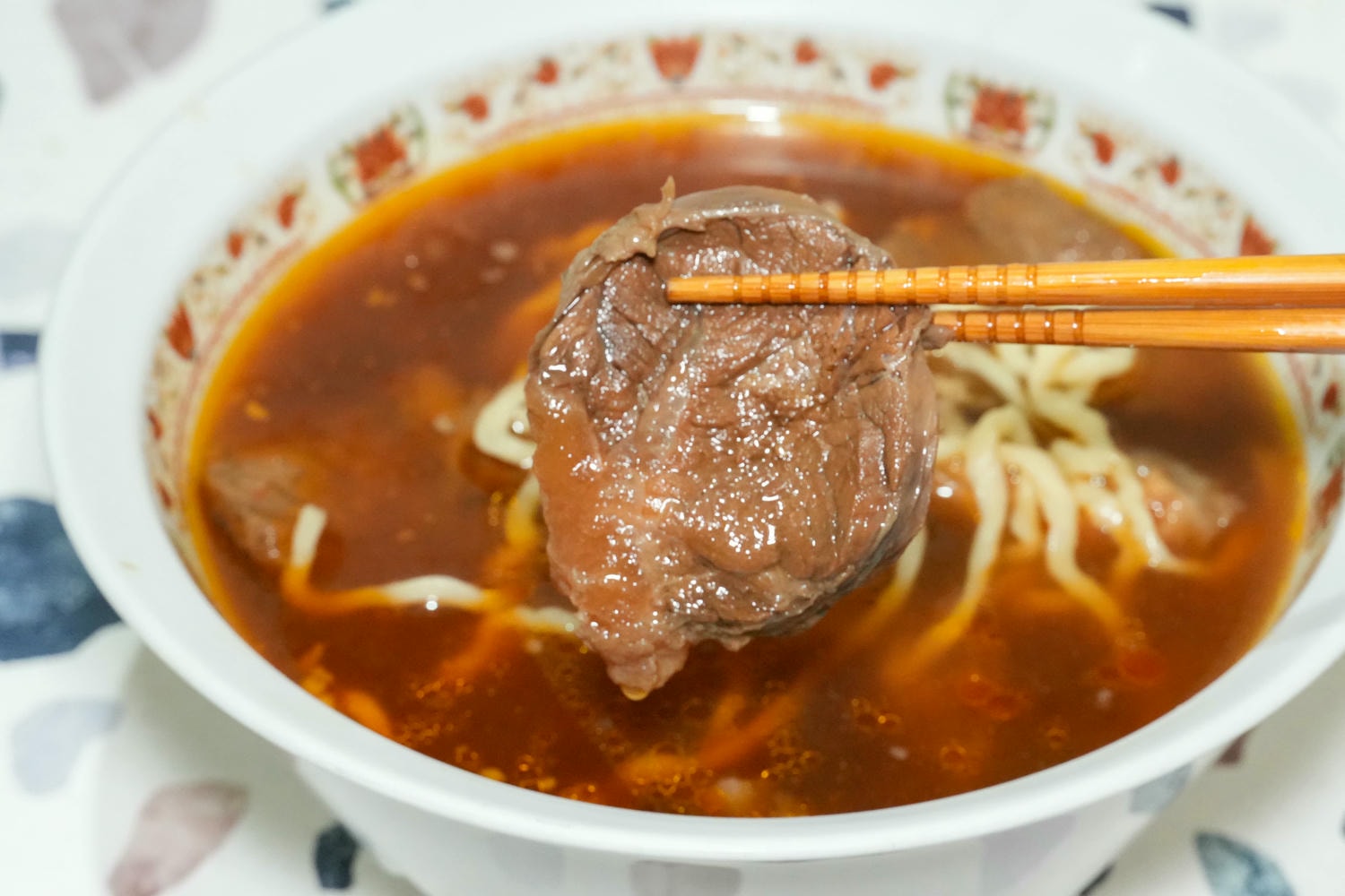 宅配開箱超美味【小潘師傅牛肉麵】在家也能輕鬆享用頂級紅燒牛肉麵/冰鎮滷味也必點! - 第3張圖