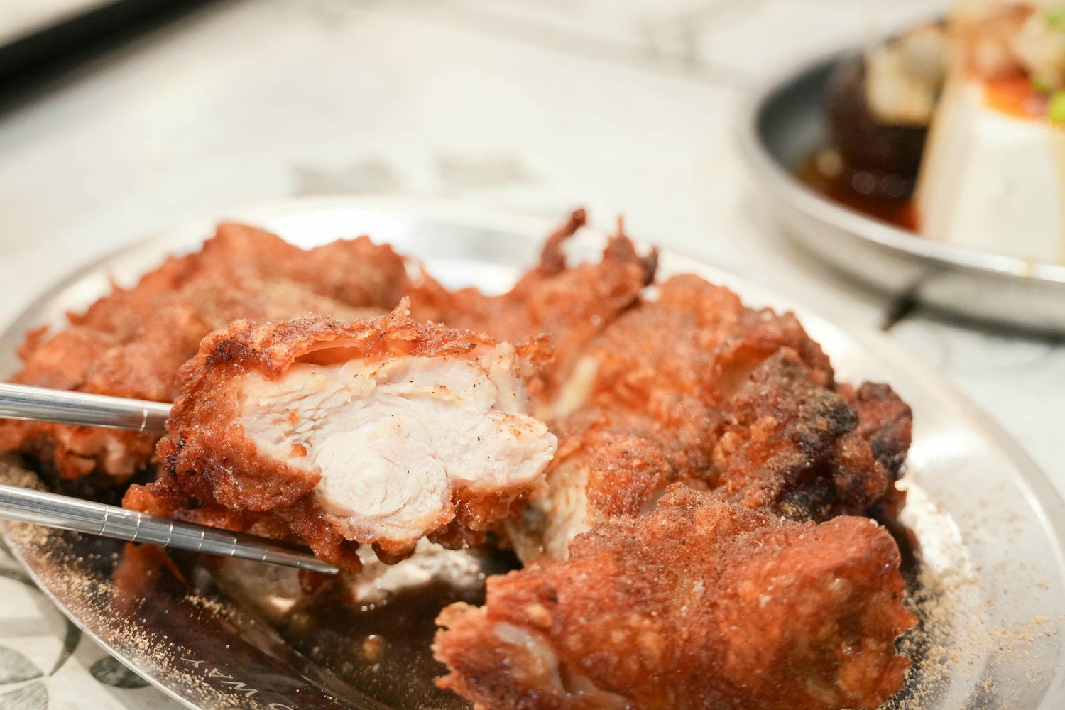信義區美食【滔味 TAOOO WAY 微風南山店】椒麻雞腿飯|番茄牛腩飯太滿足! - 第2張圖