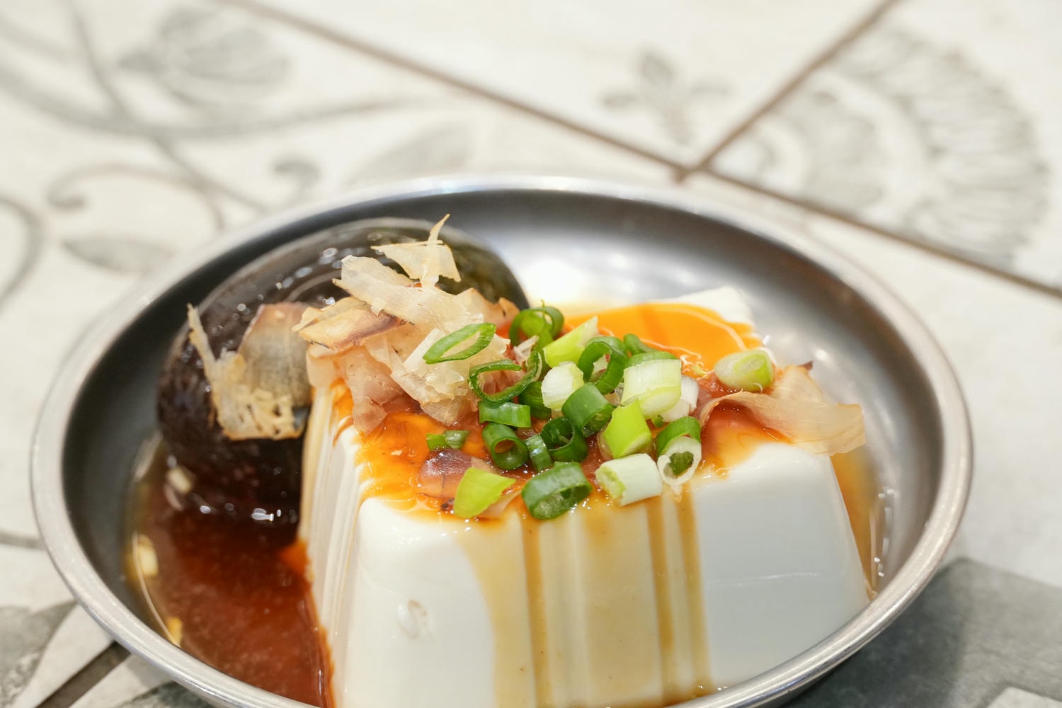 信義區美食【滔味 TAOOO WAY 微風南山店】椒麻雞腿飯|番茄牛腩飯太滿足! - 第6張圖
