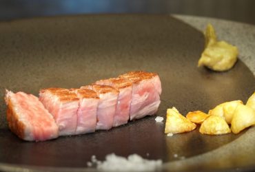 品味無菜單高級奢華鐵板燒【椿 Teppanyaki】享受A5和牛與新鮮海味的美食盛宴