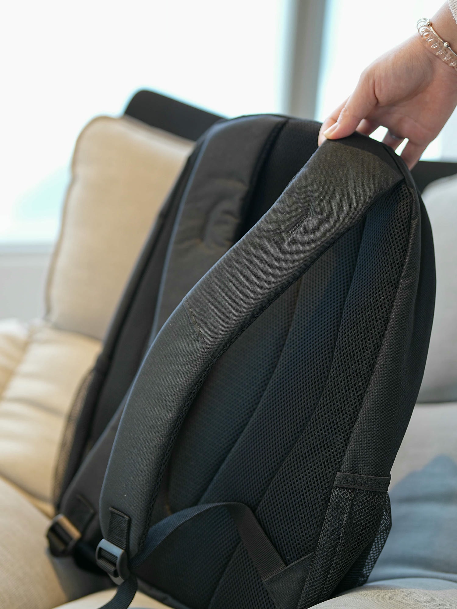 黑色經典設計【Targus 15.6吋 sport backpack TSB89104GL】輕鬆應對日常與旅途需求 - 第5張圖