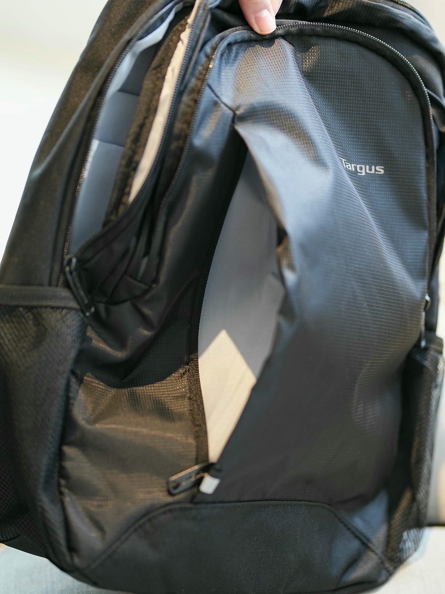 黑色經典設計【Targus 15.6吋 sport backpack TSB89104GL】輕鬆應對日常與旅途需求 - 第7張圖