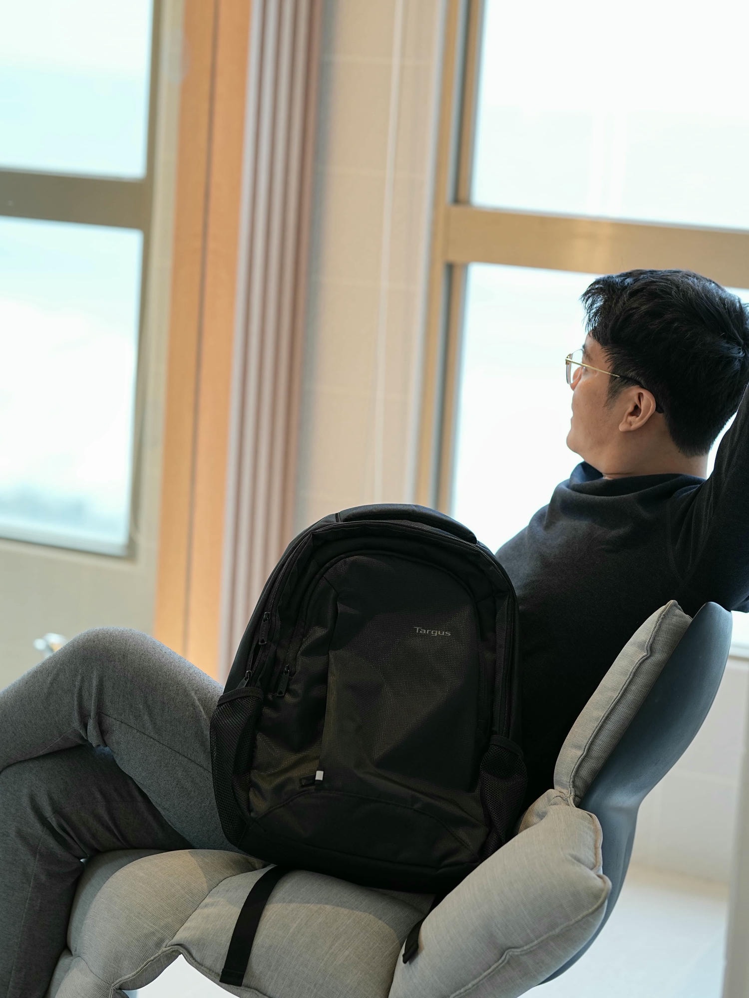 黑色經典設計【Targus 15.6吋 sport backpack TSB89104GL】輕鬆應對日常與旅途需求 - 第8張圖
