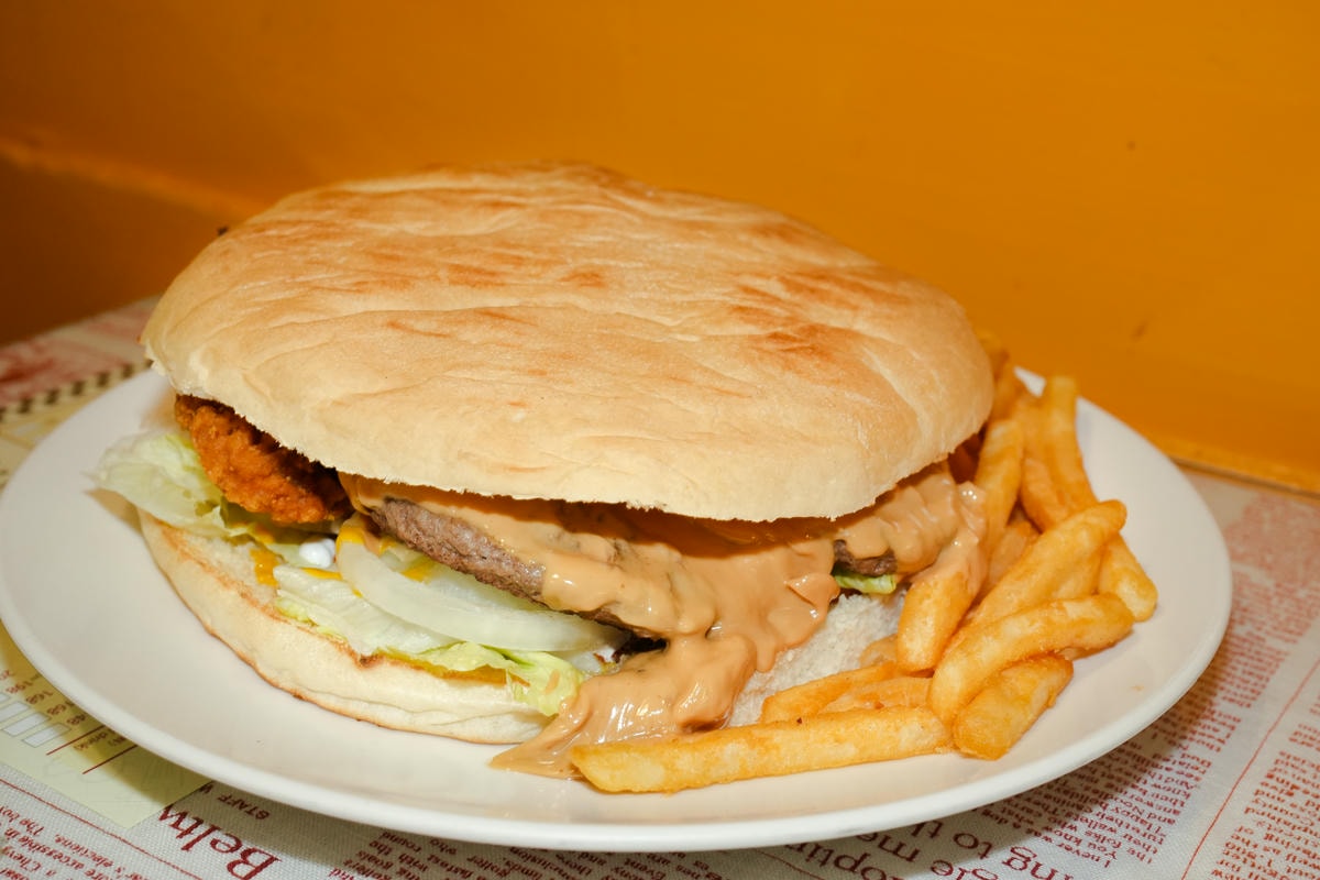 士林夜市美食推薦【Huge Buger】 超巨無霸漢堡,你選哪一種? - 第2張圖