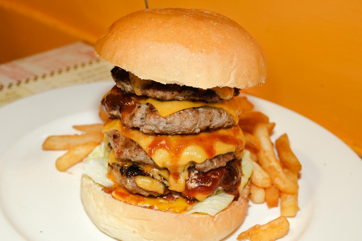 士林夜市美食推薦【Huge Buger】 超巨無霸漢堡,你選哪一種? - 第5張圖