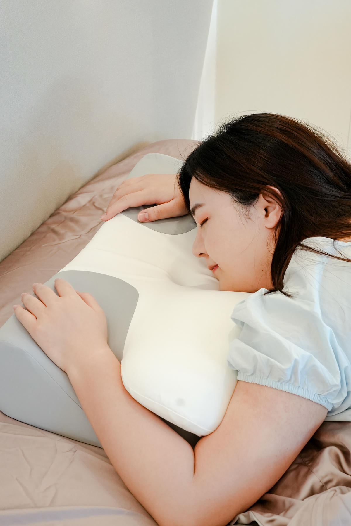 【格蕾寢具】9月限時團購中!零重力釋壓眠綿記憶枕-蝶型,團購超優惠 - 第4張圖