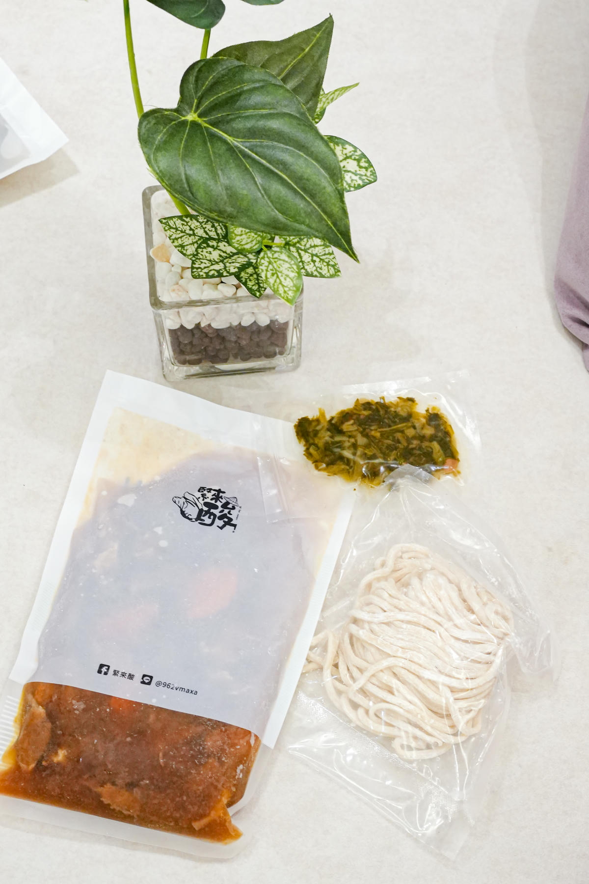 12月團購開跑【緊來酸快樂豬】2025網路超夯美食開團!30 年老味道、用料超札實 - 第8張圖 12月團購開跑【緊來酸快樂豬】2025網路超夯美食開團!30 年老味道、用料超札實