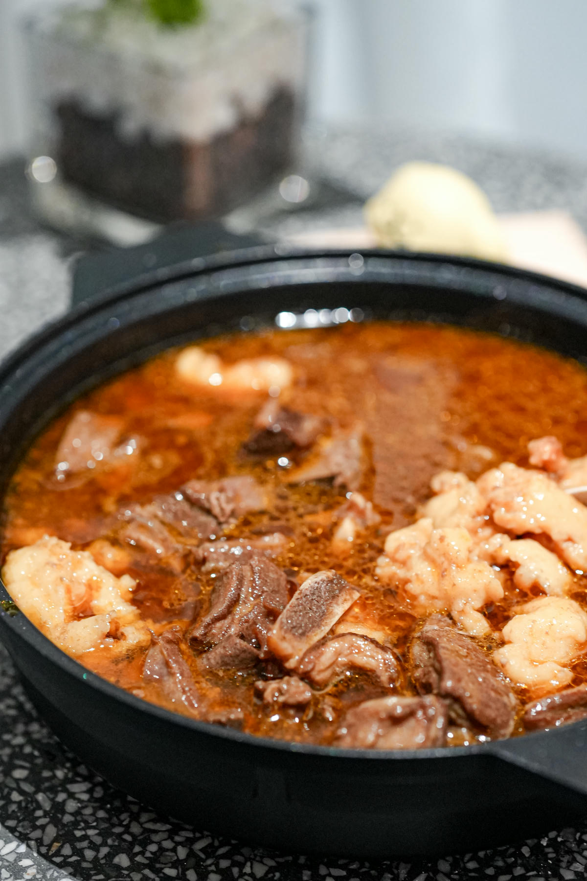 冬季鍋物團購開跑【爐憶羊肉爐】吃的到羊肉的暖心鍋物，肉品新鮮、湯頭鮮美，極鮮蝦滑，溫馨過冬開團中🏆