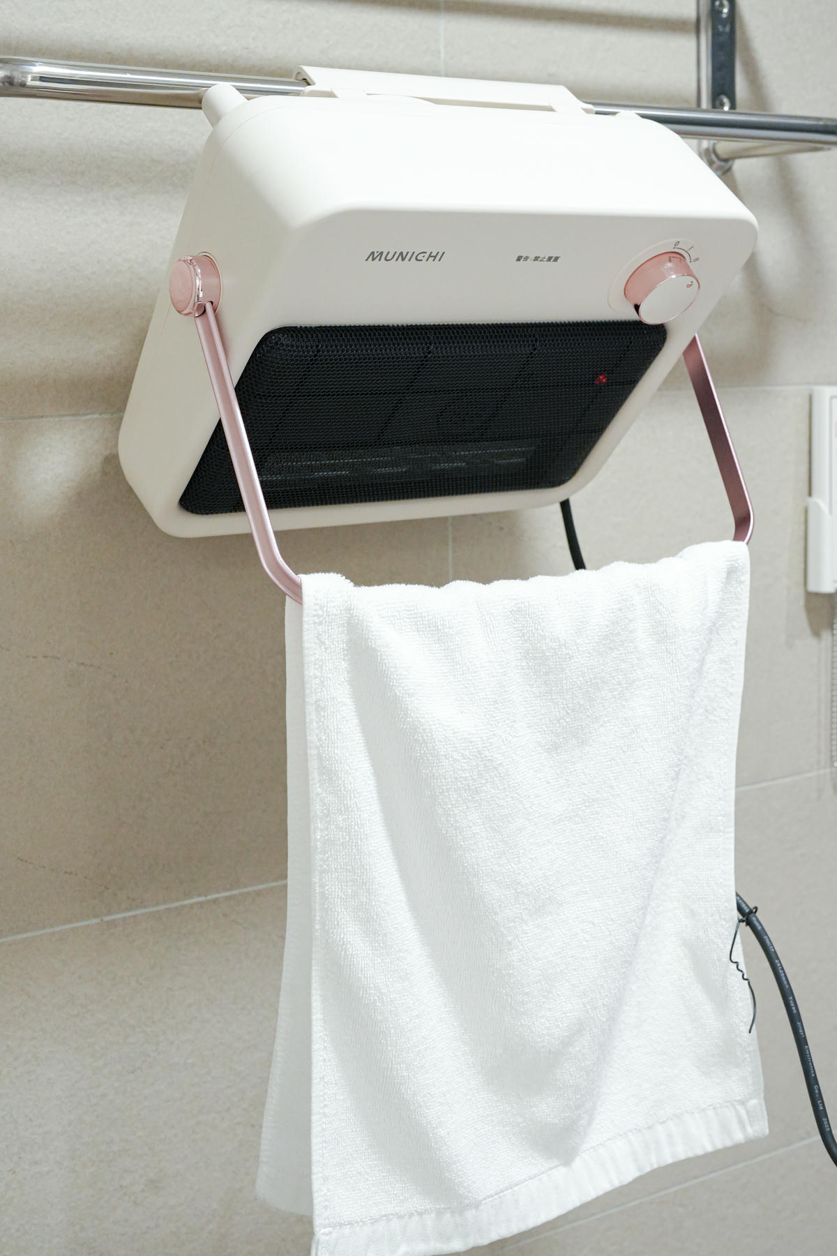 冬季生活居家電器團購開跑【SANSUI山水】瞬熱擺頭遠紅外線碳素電暖器、MUNICHI 沐尼黑浴室壁掛電暖器、MUNICHI沐尼黑無線暖宮舒揉腰帶 MR.HUG，上架優惠團購開跑了🏃‍➡️