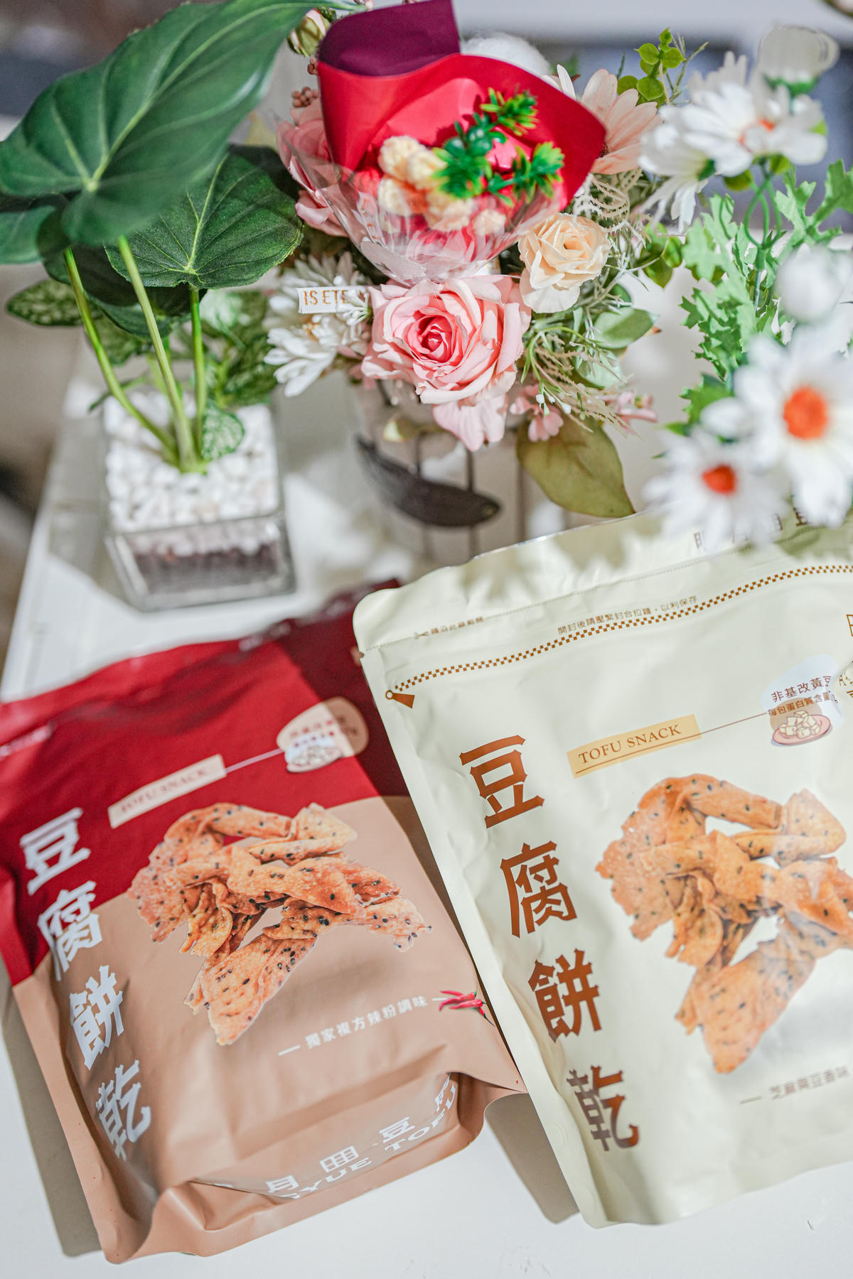 下午茶首選職人手作點心【明月豆腐餅乾】六種口味任你選，17克蛋白含量好補充，懷舊口感溫情團購中🔥