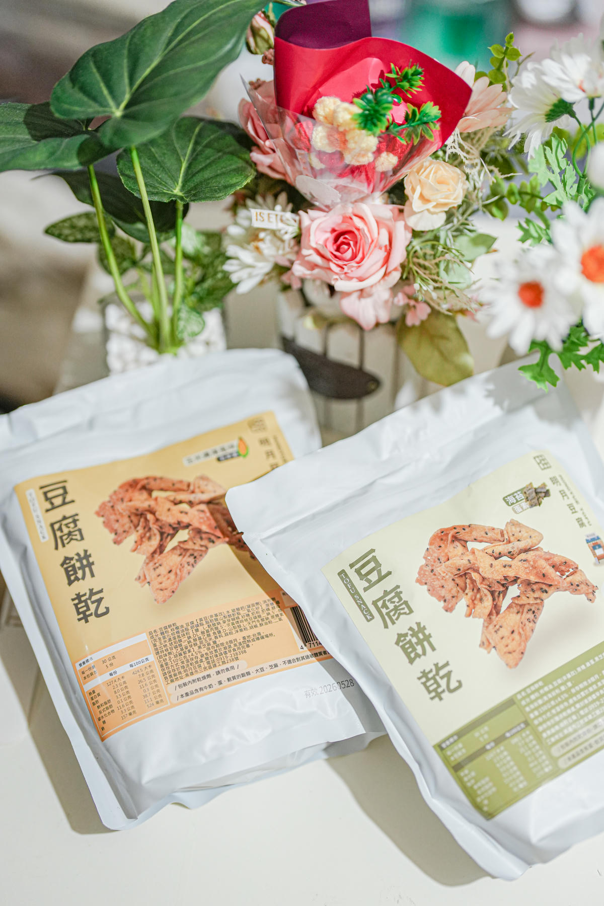 下午茶首選職人手作點心【明月豆腐餅乾】六種口味任你選，17克蛋白含量好補充，懷舊口感溫情團購中🔥