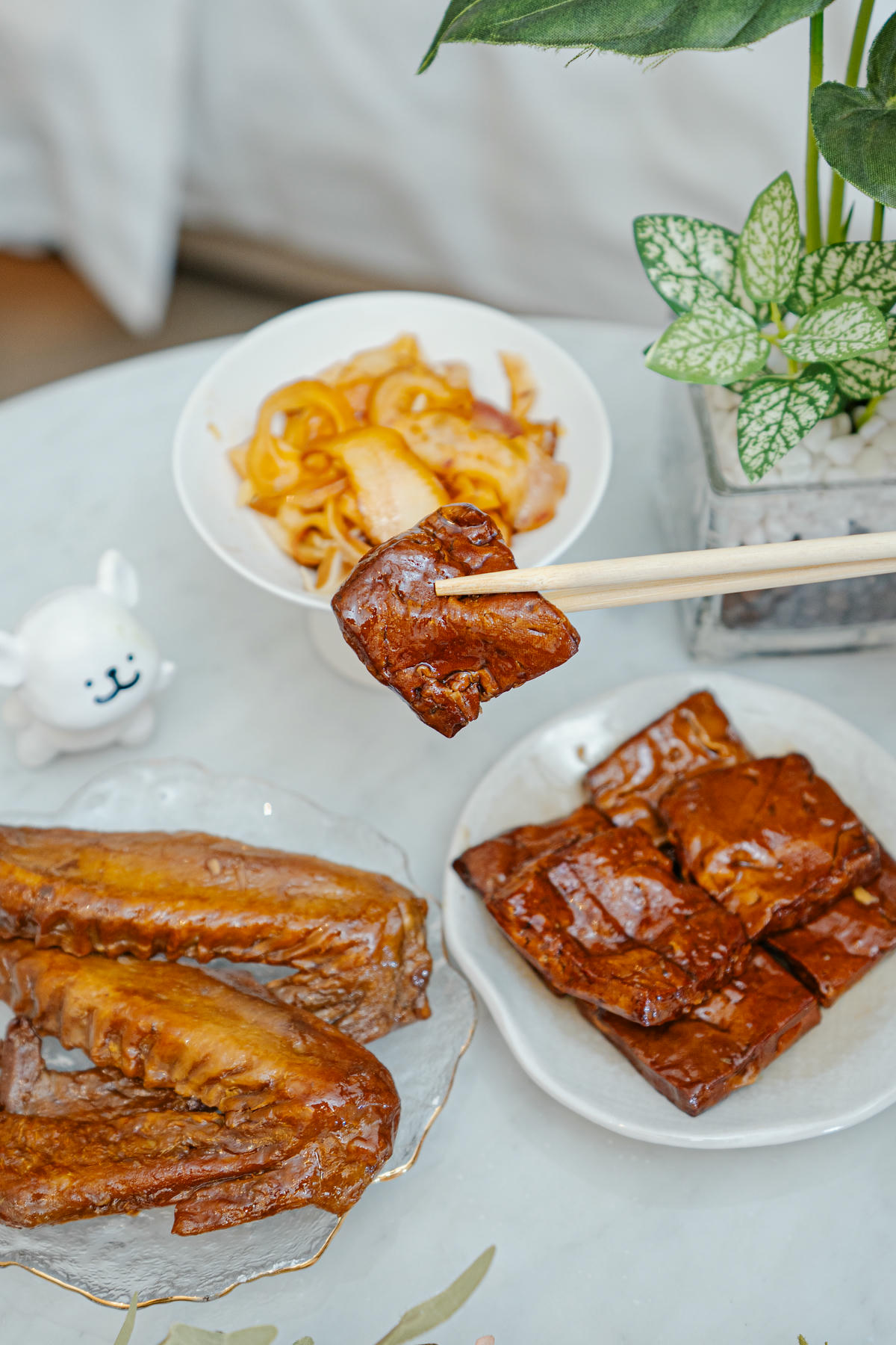 2026團購開跑【包飯店燻香滷味】即食滷味推薦，6月份團購優惠價千萬不要錯過，一起品味煙薰醬香